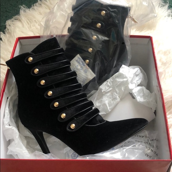 Guess Shoes - BLACK VELVET GUESS BOOTIES